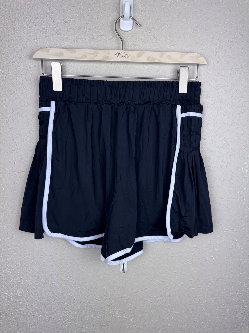 Buckley Womens Shorts Black with White trim Size Large